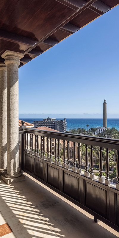  Ikonisches Bild der Terrasse eines Zimmers mit Blick auf das Hotel Lopesan Costa Meloneras, Resort & Spa auf Gran Canaria 
